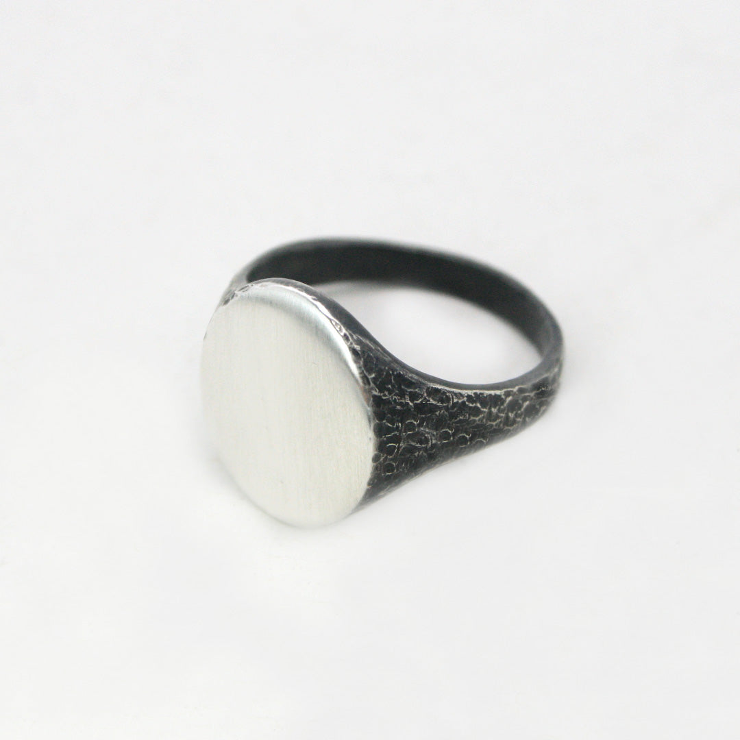 ANILLO SELLO PLATA 925 - TEXTURA OXIDADA EN NEGRO-
