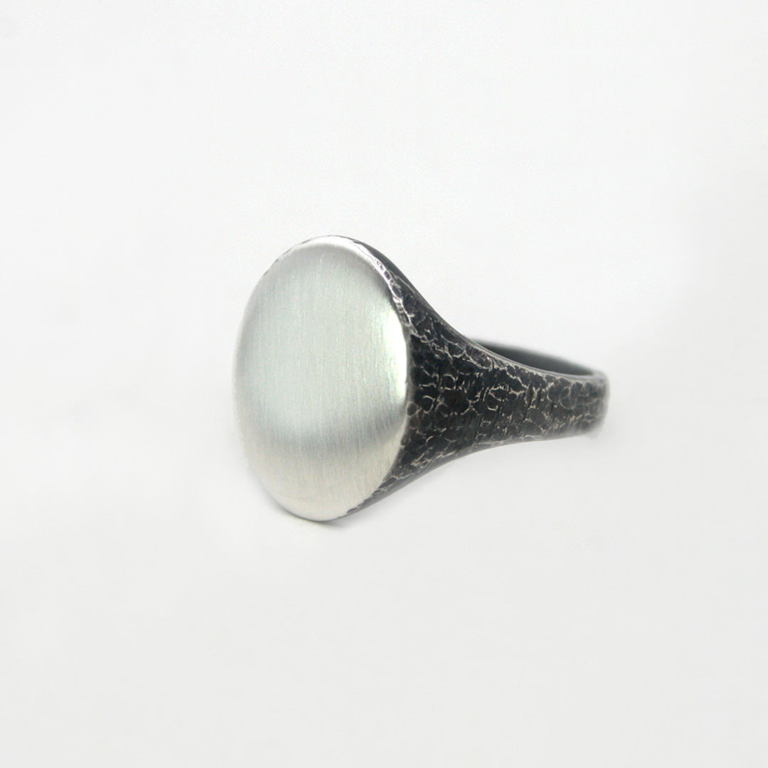 ANILLO SELLO PLATA 925 - TEXTURA OXIDADA EN NEGRO-