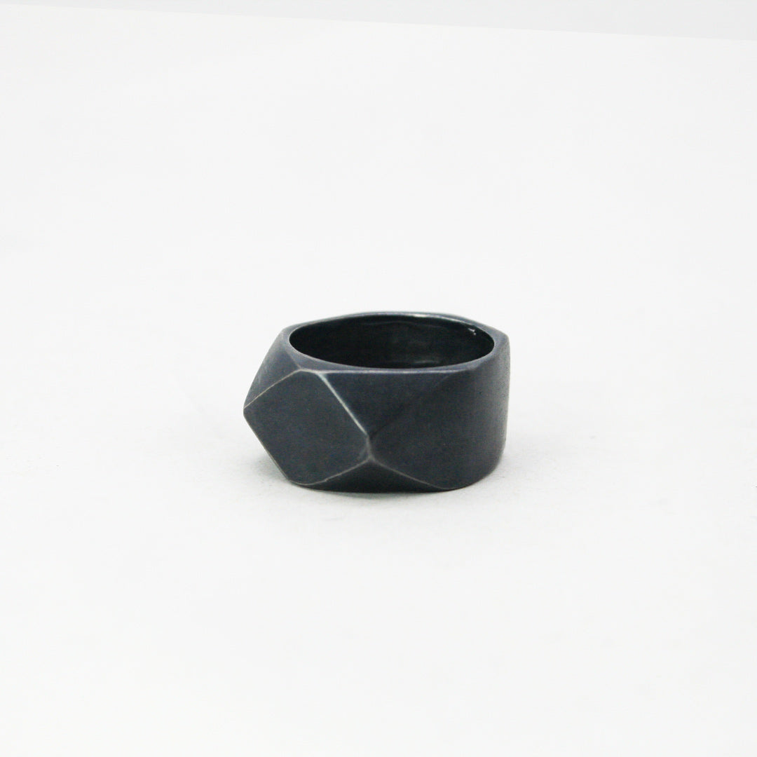 ANILLO DE PLATA SELLO FACETADO