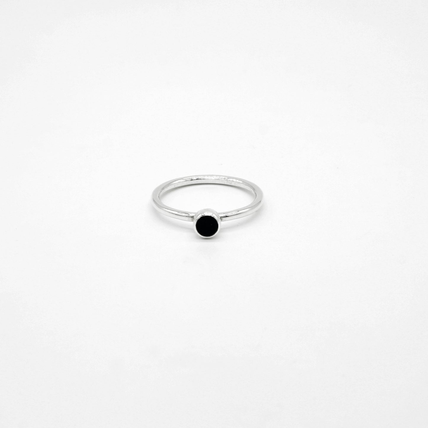 anillo de plata 925 con mini piedra onix