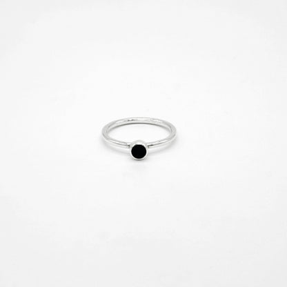 anillo de plata 925 con mini piedra onix