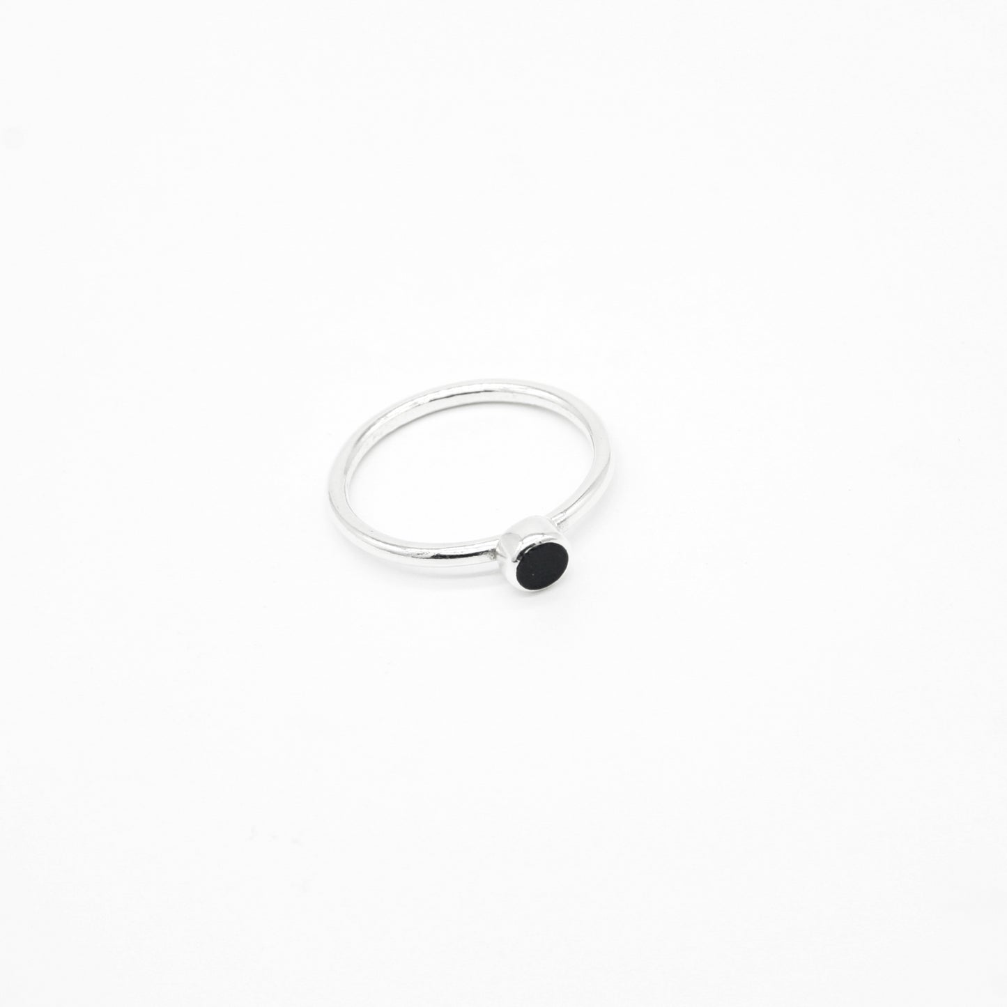 anillo de plata 925 con mini piedra onix