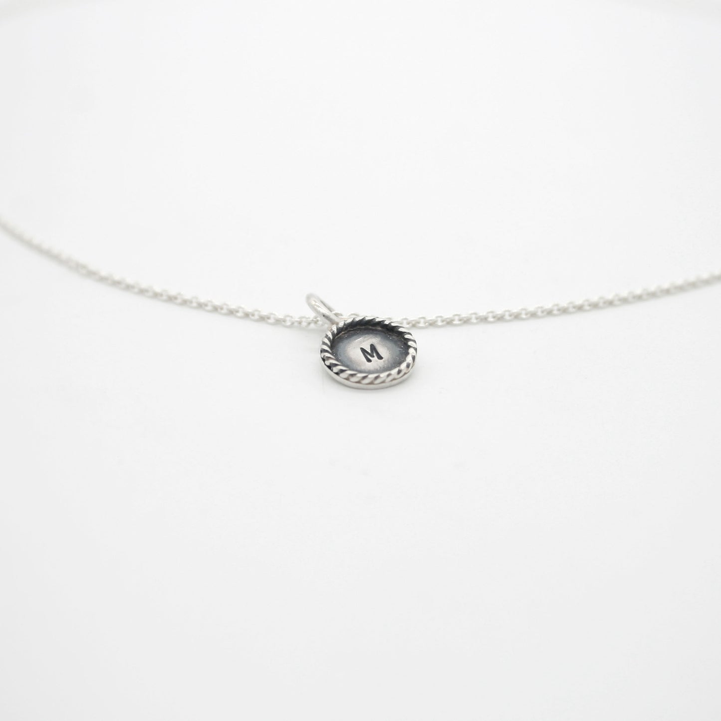 GARGANTILLA CON LETRA DE PLATA - N.AG/153