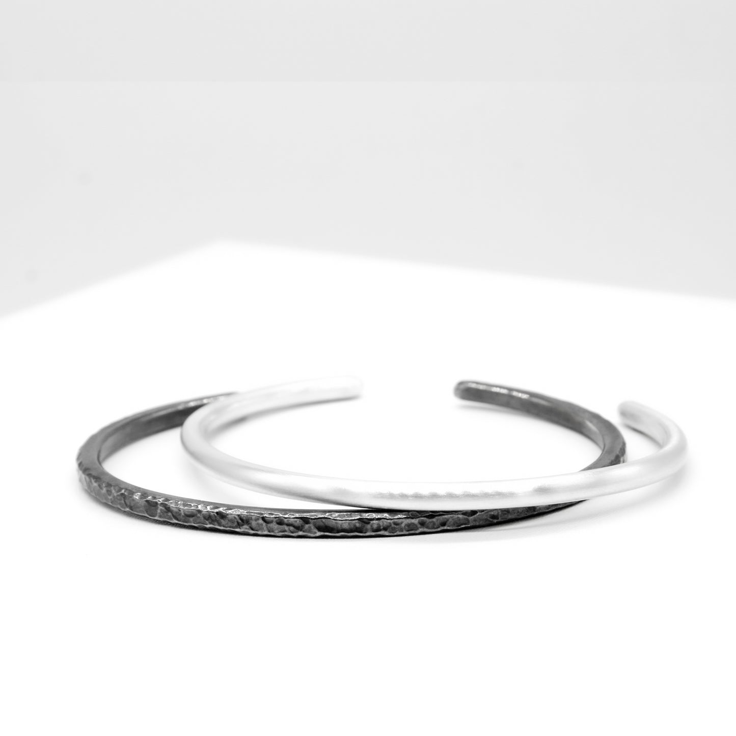 PULSERA DE PLATA ABIERTA MARTELE - N.AG/190