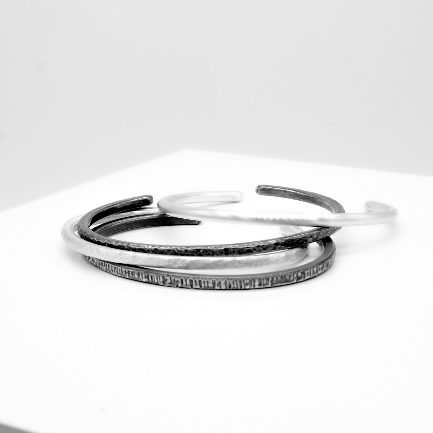 PULSERA DE PLATA NEGRA A RAYAS - N.AG/192