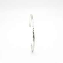 Cargar imagen en el visor de la galería, PULSERA DE PLATA ABIERTA MARTELE - N.AG/190