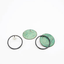 Cargar imagen en el visor de la galería, PENDIENTES DE PLATA Y OXIDO ECLIPSE LUNAR - N.AGB/183